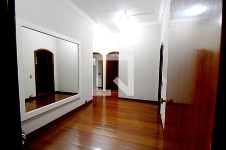 Casa à venda com 450m², 4 quartos e 8 vagas Casa à venda com 450m², 4 quartos e 8 vagasHall dos Quartos