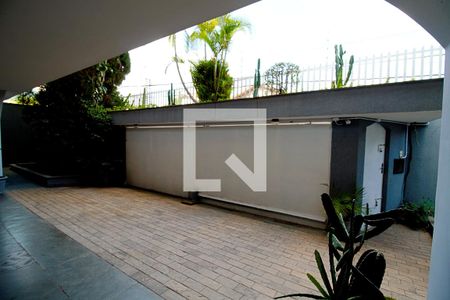 Casa à venda com 450m², 4 quartos e 8 vagas Casa à venda com 450m², 4 quartos e 8 vagasÁrea externa