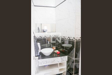 Casa à venda com 170m², 2 quartos e 8 vagasLavabo