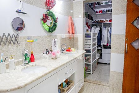 Casa à venda com 170m², 2 quartos e 8 vagasBanheiro Suite 1