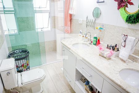 Casa à venda com 170m², 2 quartos e 8 vagasBanheiro Suite 1