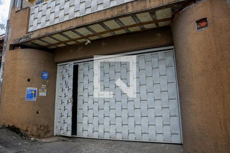 Casa à venda com 170m², 2 quartos e 8 vagasFachada