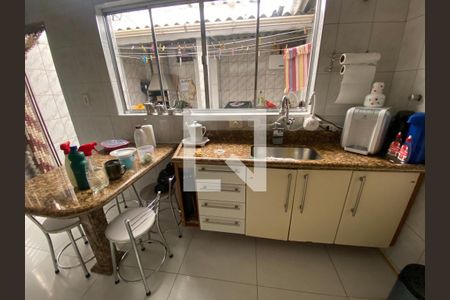Casa à venda com 80m², 2 quartos e 2 vagasCozinha