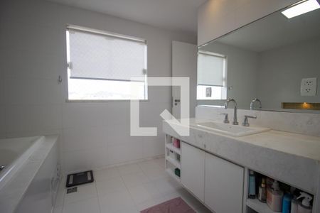 Apartamento à venda com 176m², 3 quartos e 1 vaga Apartamento à venda com 176m², 3 quartos e 1 vagaBanheiro da Suíte