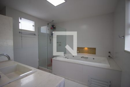 Apartamento à venda com 176m², 3 quartos e 1 vaga Apartamento à venda com 176m², 3 quartos e 1 vagaBanheiro da Suíte