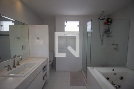 Apartamento à venda com 176m², 3 quartos e 1 vaga Apartamento à venda com 176m², 3 quartos e 1 vagaBanheiro da Suíte