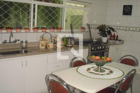 Casa à venda com 180m², 3 quartos e 4 vagas