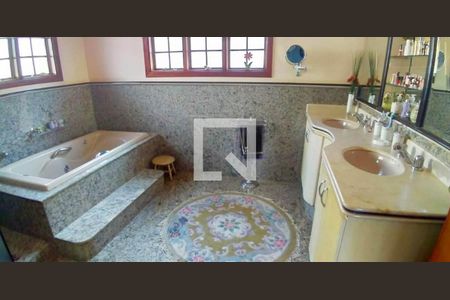 Casa à venda com 380m², 4 quartos e 4 vagas