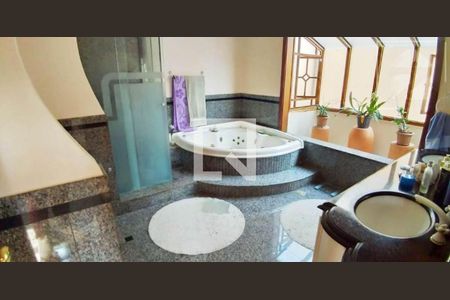 Casa à venda com 380m², 4 quartos e 4 vagas