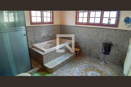 Casa à venda com 380m², 4 quartos e 4 vagas