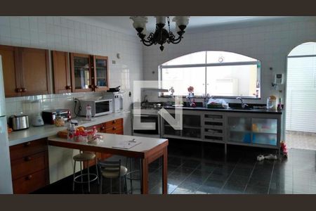 Casa à venda com 451m², 4 quartos e 6 vagas