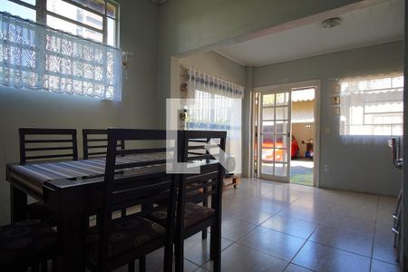 Casa à venda com 109m², 3 quartos e 6 vagasCozinha 