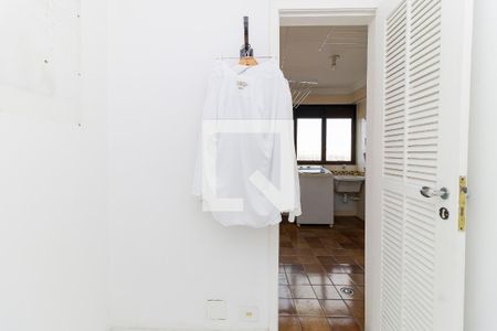 Apartamento à venda com 270m², 3 quartos e 4 vagas Apartamento à venda com 270m², 3 quartos e 4 vagasÁrea de Serviço - Quarto