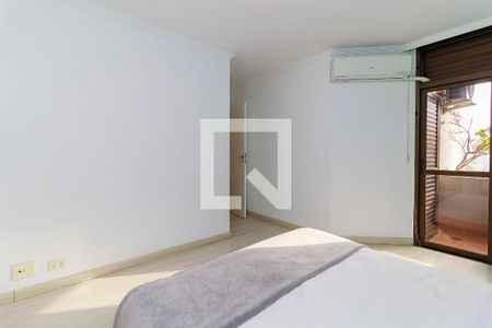 Apartamento à venda com 270m², 3 quartos e 4 vagas Apartamento à venda com 270m², 3 quartos e 4 vagasSuíte