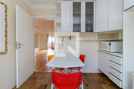 Apartamento à venda com 270m², 3 quartos e 4 vagas Apartamento à venda com 270m², 3 quartos e 4 vagasCozinha