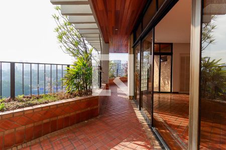 Apartamento à venda com 270m², 3 quartos e 4 vagas Apartamento à venda com 270m², 3 quartos e 4 vagasCobertura - Área Externa