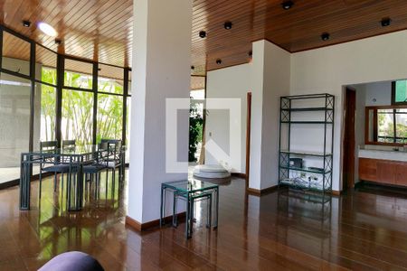 Apartamento à venda com 270m², 3 quartos e 4 vagas Apartamento à venda com 270m², 3 quartos e 4 vagasÁrea Comum