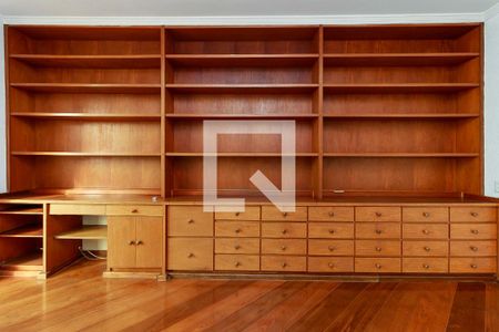 Apartamento à venda com 270m², 3 quartos e 4 vagas Apartamento à venda com 270m², 3 quartos e 4 vagasCobertura - Sala 2