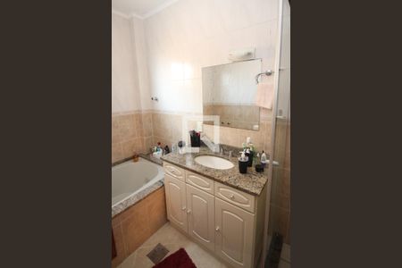 Casa de condomínio à venda com 168m², 3 quartos e 2 vagasBanheiro da Suíte