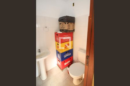 Casa de condomínio à venda com 168m², 3 quartos e 2 vagasBanheiro de Serviço