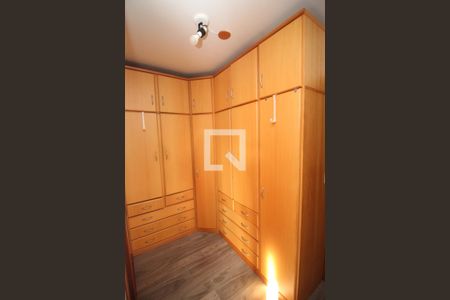 Casa de condomínio à venda com 168m², 3 quartos e 2 vagasCloset da suíte