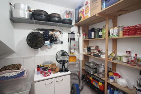 Casa de condomínio à venda com 168m², 3 quartos e 2 vagasQuarto de Serviço