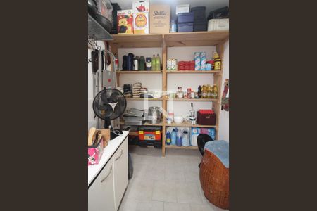 Casa de condomínio à venda com 168m², 3 quartos e 2 vagasQuarto de Serviço