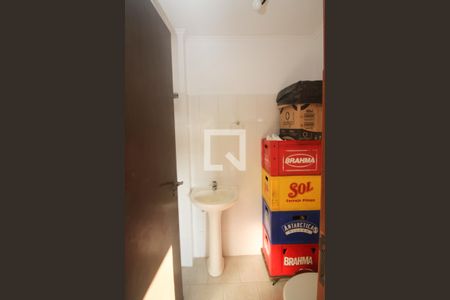 Casa de condomínio à venda com 168m², 3 quartos e 2 vagasBanheiro de Serviço