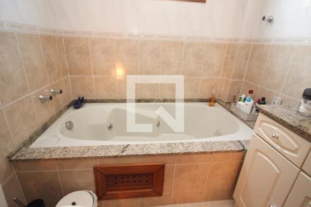 Casa de condomínio à venda com 168m², 3 quartos e 2 vagasBanheiro da Suíte