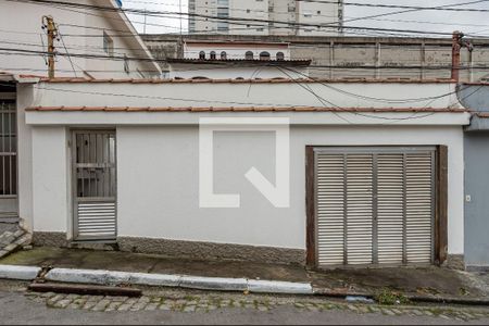 Casa à venda com 210m², 4 quartos e 2 vagas Casa à venda com 210m², 4 quartos e 2 vagasFachada