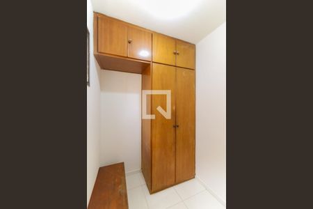 Apartamento à venda com 195m², 4 quartos e 3 vagas Apartamento à venda com 195m², 4 quartos e 3 vagasQuarto de Serviço