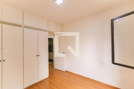 Apartamento à venda com 195m², 4 quartos e 3 vagas Apartamento à venda com 195m², 4 quartos e 3 vagasQuarto 2