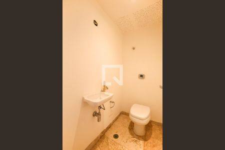 Apartamento à venda com 195m², 4 quartos e 3 vagas Apartamento à venda com 195m², 4 quartos e 3 vagasLavabo