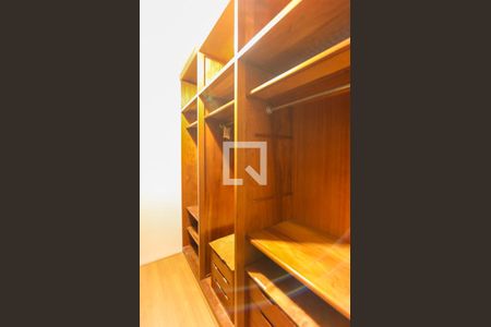 Apartamento à venda com 195m², 4 quartos e 3 vagas Apartamento à venda com 195m², 4 quartos e 3 vagasCloset da suíte