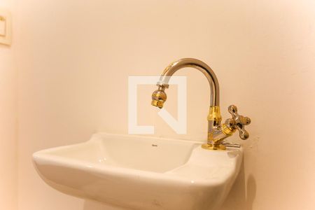 Apartamento à venda com 195m², 4 quartos e 3 vagas Apartamento à venda com 195m², 4 quartos e 3 vagasLavabo