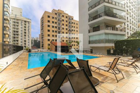 Apartamento à venda com 195m², 4 quartos e 3 vagas Apartamento à venda com 195m², 4 quartos e 3 vagasÁrea comum - Piscina