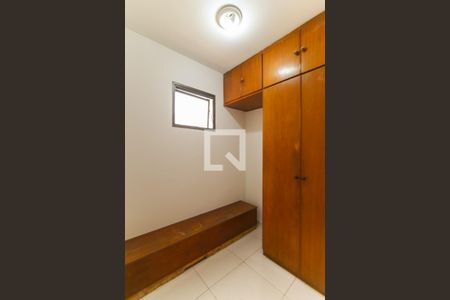 Apartamento à venda com 195m², 4 quartos e 3 vagas Apartamento à venda com 195m², 4 quartos e 3 vagasQuarto de Serviço