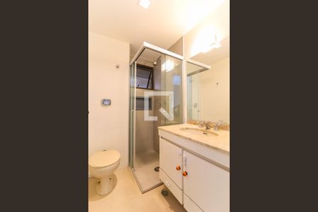 Apartamento à venda com 195m², 4 quartos e 3 vagas Apartamento à venda com 195m², 4 quartos e 3 vagasBanheiro Social