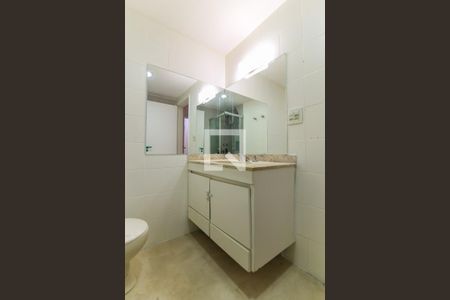 Apartamento à venda com 195m², 4 quartos e 3 vagas Apartamento à venda com 195m², 4 quartos e 3 vagasBanheiro da Suíte 1