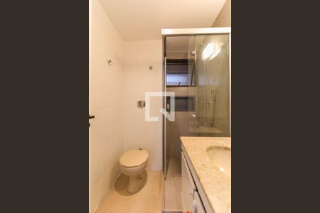 Apartamento à venda com 195m², 4 quartos e 3 vagas Apartamento à venda com 195m², 4 quartos e 3 vagasBanheiro Social