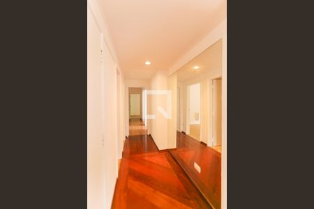 Apartamento à venda com 195m², 4 quartos e 3 vagas Apartamento à venda com 195m², 4 quartos e 3 vagasCorredor