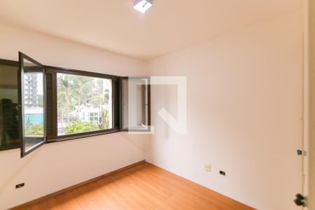Apartamento à venda com 195m², 4 quartos e 3 vagas Apartamento à venda com 195m², 4 quartos e 3 vagasQuarto 2