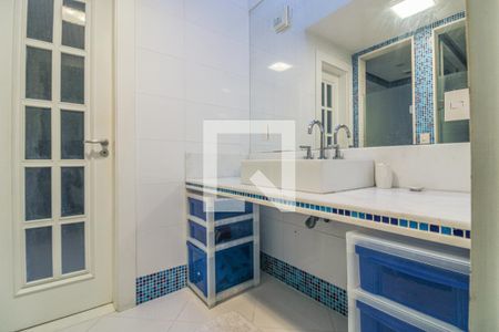 Apartamento à venda com 260m², 3 quartos e 2 vagasBanheiro Suítes canadenses 2 e 3