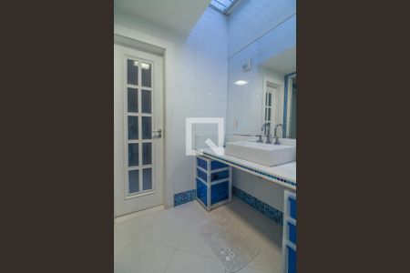 Apartamento à venda com 260m², 3 quartos e 2 vagasBanheiro Suítes Canadenses 2 e 3