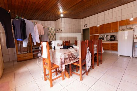 Casa à venda com 80m², 7 quartos e 1 vagaÁrea de Serviço