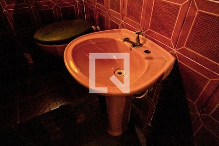 Casa à venda com 320m², 8 quartos e 3 vagasBanheiro de serviço