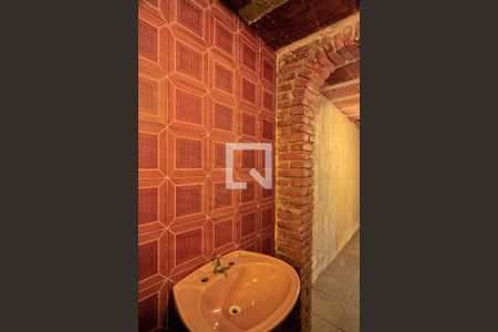 Casa à venda com 320m², 8 quartos e 3 vagasBanheiro de serviço