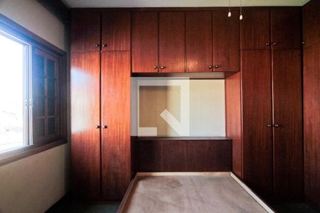 Casa à venda com 320m², 8 quartos e 3 vagasQuarto 2