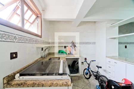 Casa à venda com 320m², 8 quartos e 3 vagasCozinha