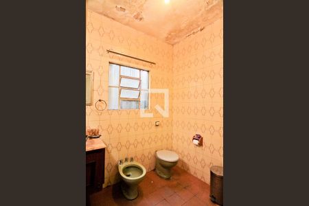 Casa à venda com 320m², 8 quartos e 3 vagasCasa 2 - banheiro